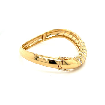 alt
Bracelet jonc courbé en or 18K avec diamants taille ronde – Assay Jewelers