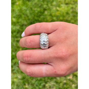 18k Ring a cupola in oro bianco con cluster di diamanti taglio baguette – Assay Jewelers