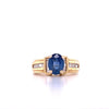 1,22 Karat Ovalschliff Blauer Saphir mit Baguetteschliff Diamonds in 14k Gold Ring