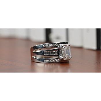 2,5 carats Bague de petit doigt pour homme en diamant de laboratoire taille émeraude, en platine et or blanc 18K – Assay Jewelers