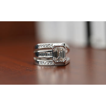 Bague pour petit doigt homme en diamant de laboratoire taille émeraude 2,5 carats, en platine et or blanc 18K – Assay Jewelers