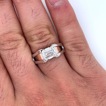Bague pour homme en or rose/blanc bicolore avec diamant de laboratoire taille émeraude de 2,87 carats – Assay Jewelers