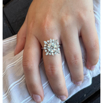 Bague en diamant de laboratoire rond de 3,01 carats avec halo de diamants taille marquise – Assay Jewelers