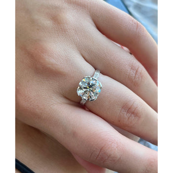 3,72 carati Lab Grown Diamond Ring in montatura Half Bezel in platino – Assay Jewelers