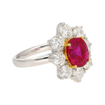 Bague en platine avec rubis de Birmanie ovale de 3,80 carats sans traitement thermique et halo de diamants ronds – Assay Jewelers