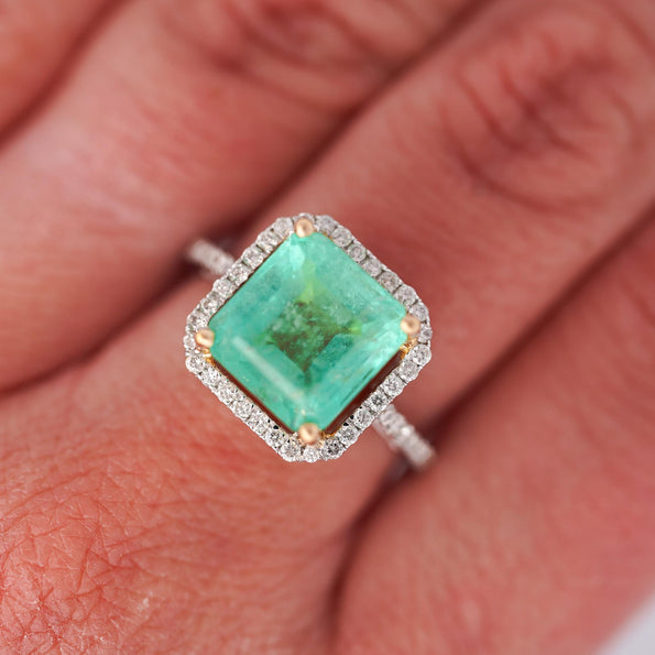 3.90 Carat Emerald & Diamond Halo Pavé Shank 18K White Gold Ring