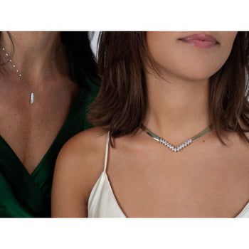 alt
Collier ras du cou à maille herringbone en or 14K avec diamants marquise totalisant 4 carats – Assay Jewelers