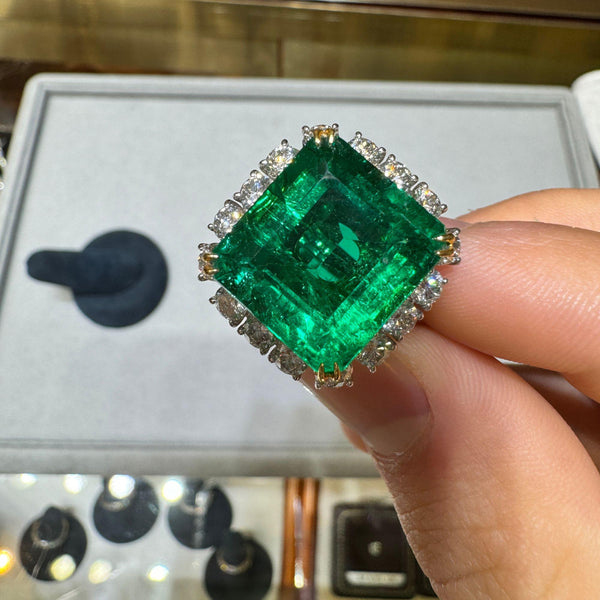 AGL GRS Certified 14.36 Carat Colombian Emerald & Diamond 18K Gold Cocktail Ring