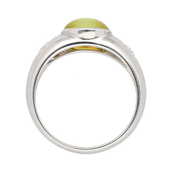 Bague trois pierres en or blanc 18K, sertie clos, avec chrysobéryl œil-de-chat et diamants – Assay Jewelers