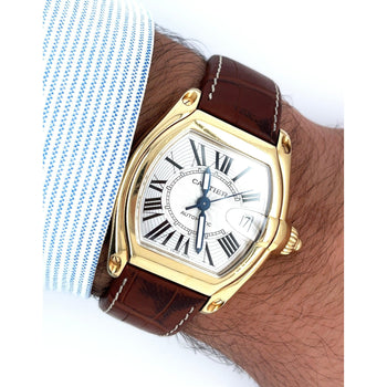 alt
Montre Cartier Roadster réf. 2524 pour homme, grand boîtier tonneau en or 18K avec bracelet en cuir, boîte et papiers – Assay Jewelers