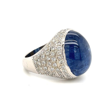 Bague cocktail en saphir bleu taille cabochon de 26 carats certifiée GIA – Assay Jewelers
