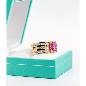 Bague certifiée GIA, saphir rose taille ovale de 2,77 carats, forme carrée, sertissage demi-clos et canal – Assay Jewelers