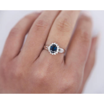 Vintage 1.04 Carat Sapphire and Round Diamonds in Filigree Platinum Ring – Assay Jewelers